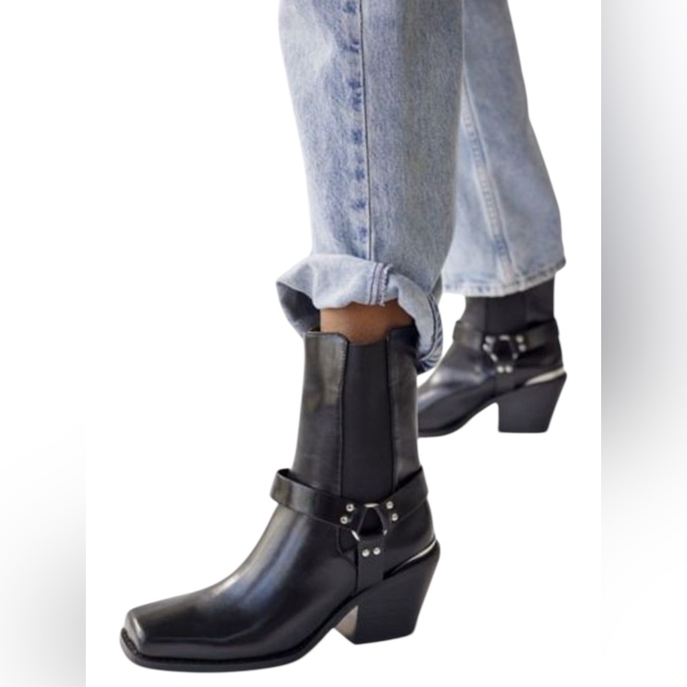 🆕 URBAN OUTFITTERS | LOLA SQUARE TOE BOOT | BLACK | SIZE: 8 - Picture 2 of 8